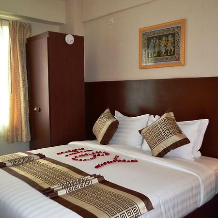 Hotel Broadway יאנגון מראה חיצוני תמונה