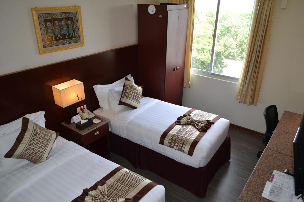Hotel Broadway יאנגון מראה חיצוני תמונה