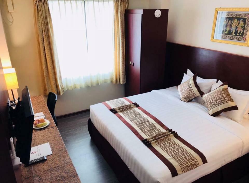 Hotel Broadway יאנגון מראה חיצוני תמונה