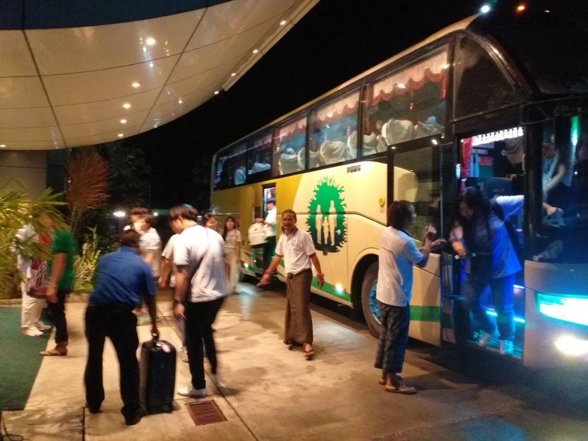 Hotel Broadway יאנגון מראה חיצוני תמונה