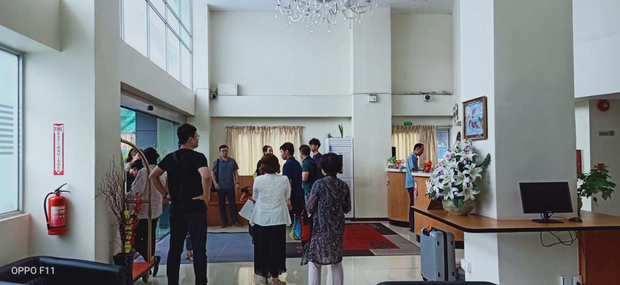 Hotel Broadway יאנגון מראה חיצוני תמונה