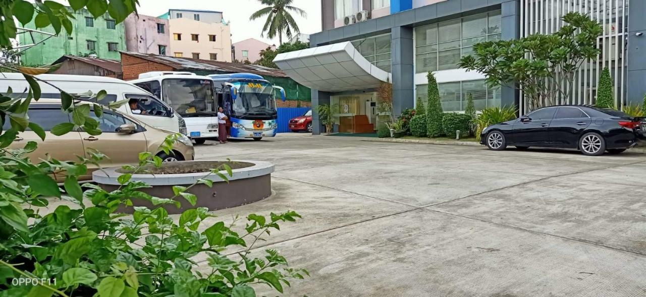 Hotel Broadway יאנגון מראה חיצוני תמונה